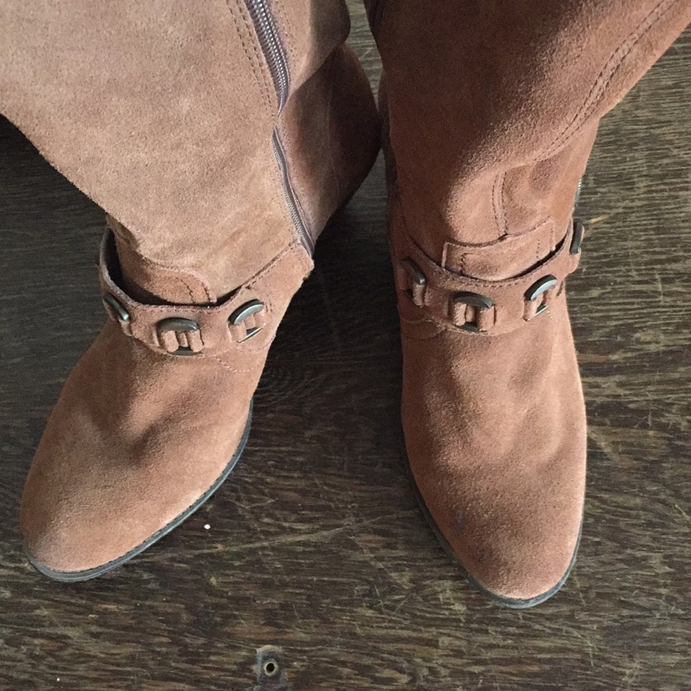 Boots - Picture 2 of 3